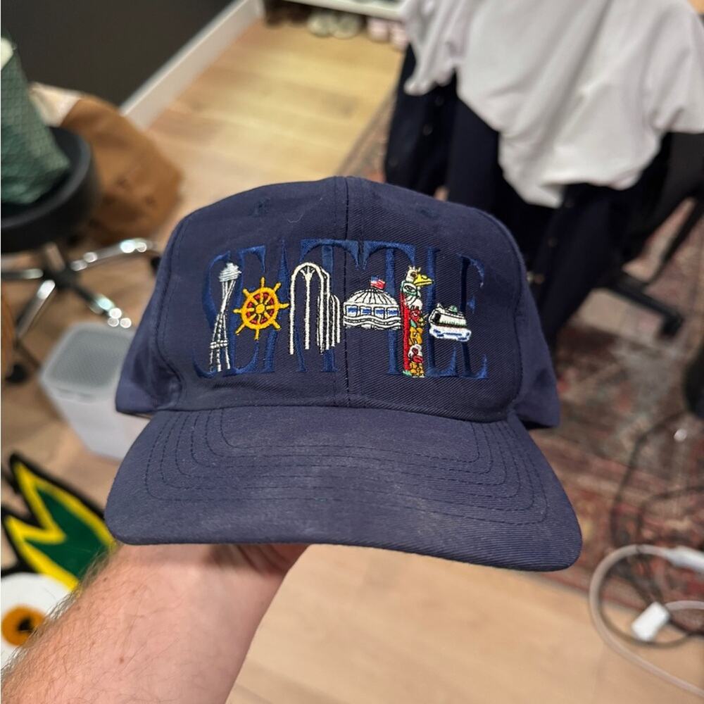 VINTAGE Seattle Landmarks Embroidered Snapback Hat in Blue